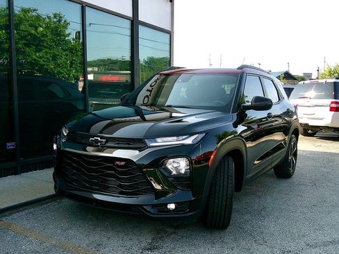 Used 2021 Chevrolet TrailBlazer RS w/ Technology Package FWD image 2