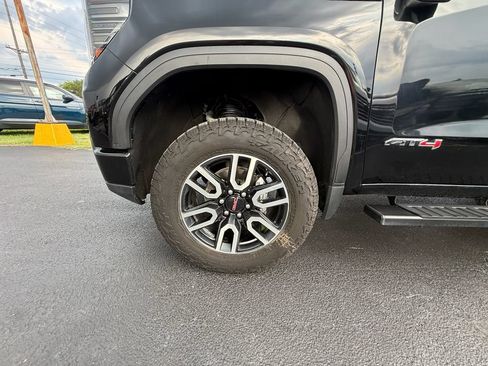 Used 2023 GMC Sierra 1500 AT4 w/ Technology Package AWD/4WD image 10