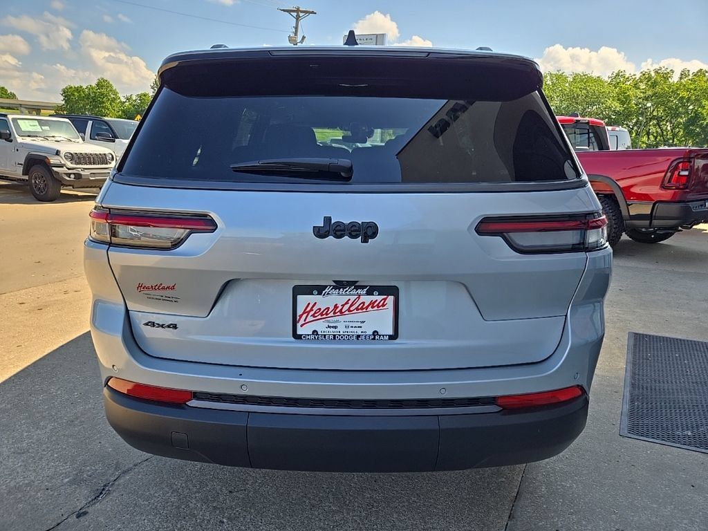 New 2026 Jeep Grand Cherokee L Limited w/ Limited Altitude Package AWD/4WD image 8