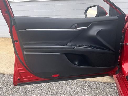 Used 2020 Toyota Camry SE image 28