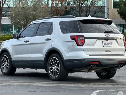 Used 2019 Ford Explorer Sport image 6