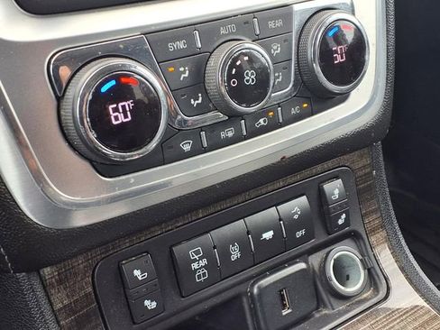 Used 2015 GMC Acadia SLT image 17