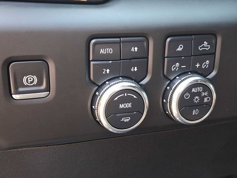Used 2025 GMC Sierra 2500 AT4 w/ AT4 Preferred Package AWD/4WD image 29