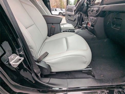 Used 2023 Jeep Gladiator Mojave w/ Cold Weather Group image 13