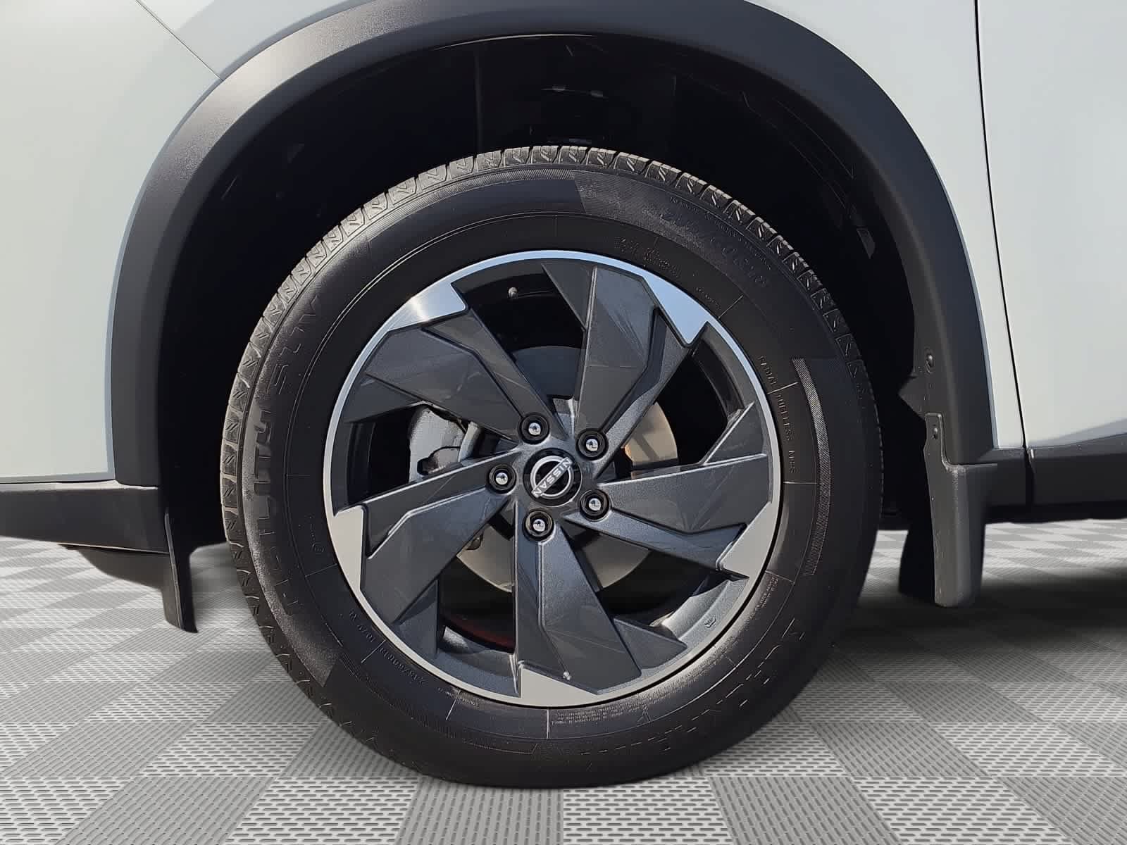 Used 2025 Nissan Rogue SV AWD/4WD image 14
