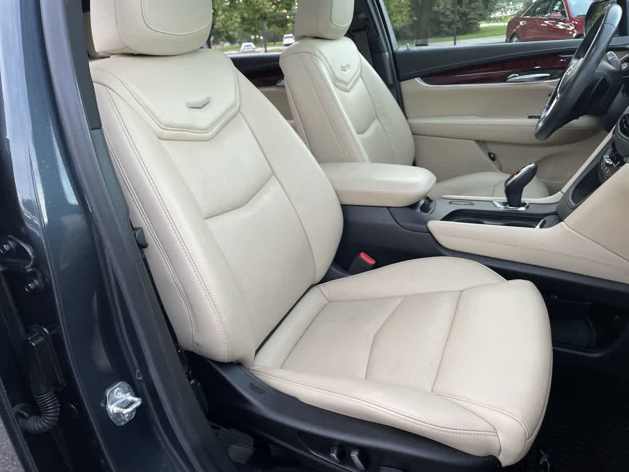 Used 2019 Cadillac XT5 Luxury FWD image 14