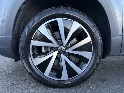 Used 2023 Volkswagen Taos SE w/ Panoramic Sunroof Package image 12