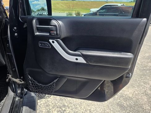 Used 2015 Jeep Wrangler Sahara AWD/4WD image 13
