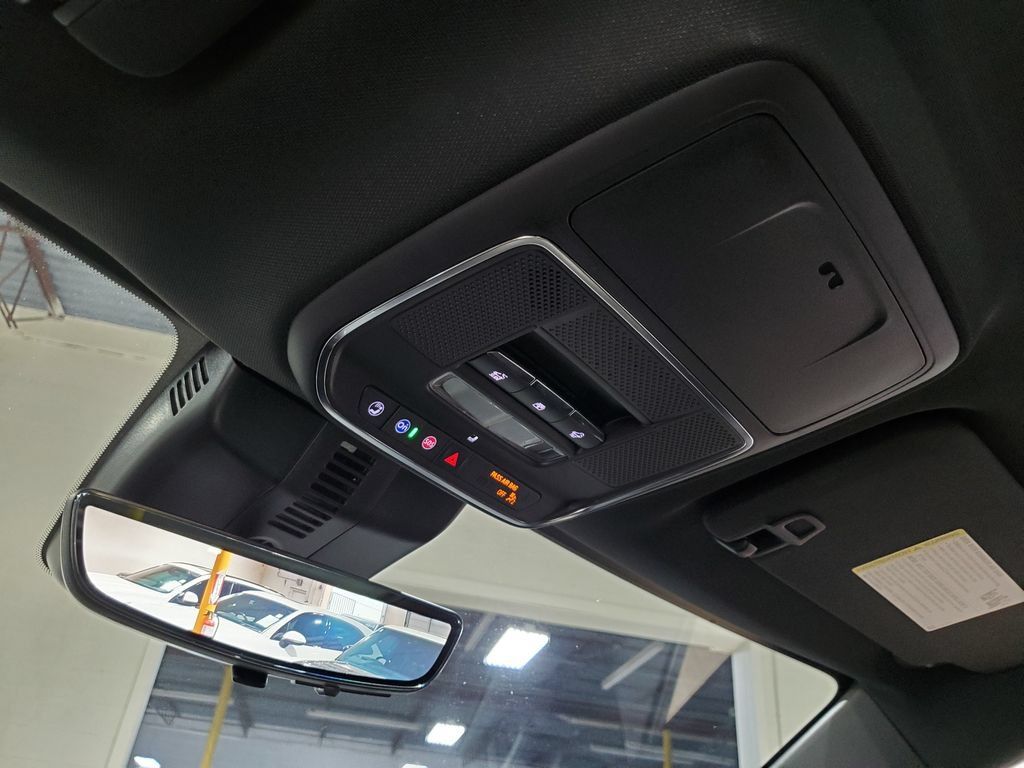 Used 2025 Chevrolet Traverse High Country FWD image 38