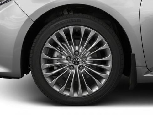 Used 2017 Toyota Avalon Limited image 12