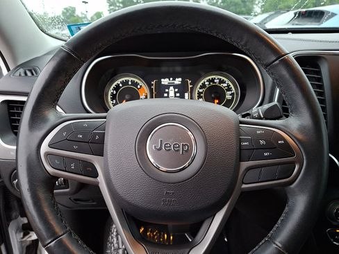 Used 2019 Jeep Cherokee Latitude Plus w/ Cold Weather Group AWD/4WD image 21