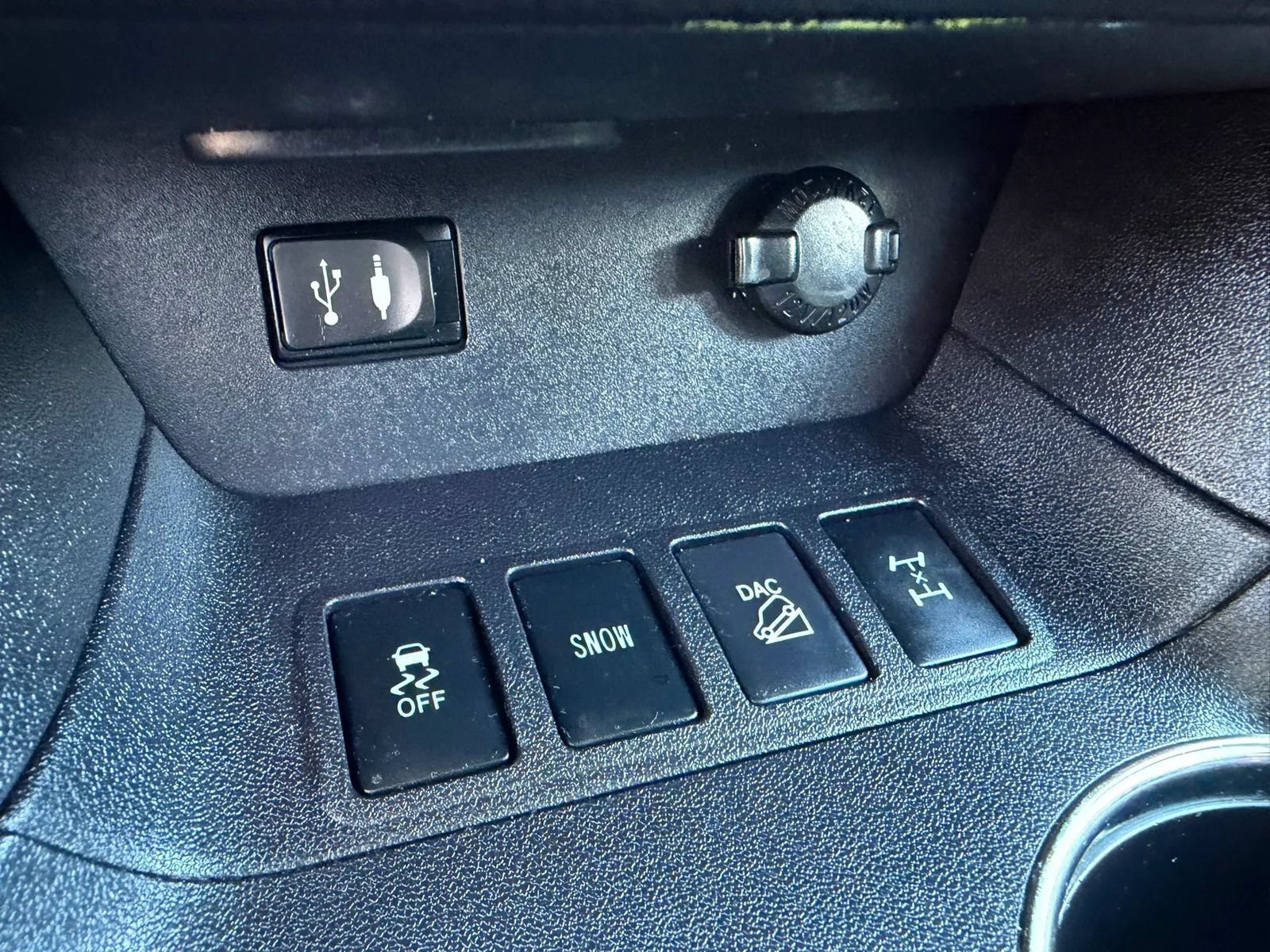 Used 2015 Toyota Highlander XLE AWD/4WD image 19