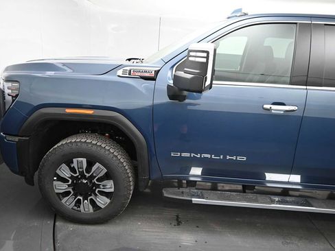 New 2026 GMC Sierra 2500 Denali w/ Denali Reserve Package AWD/4WD image 2