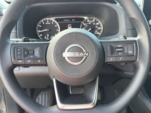 Used 2025 Nissan Pathfinder S FWD image 3