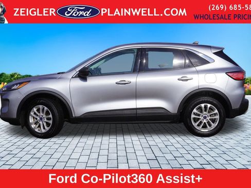 Used 2022 Ford Escape SE w/ Cold Weather Package image 2