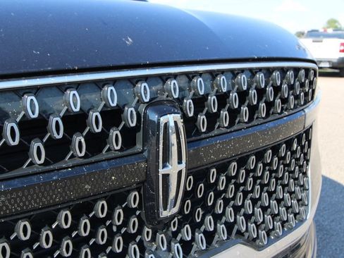 Used 2025 Lincoln Navigator Reserve AWD/4WD image 12