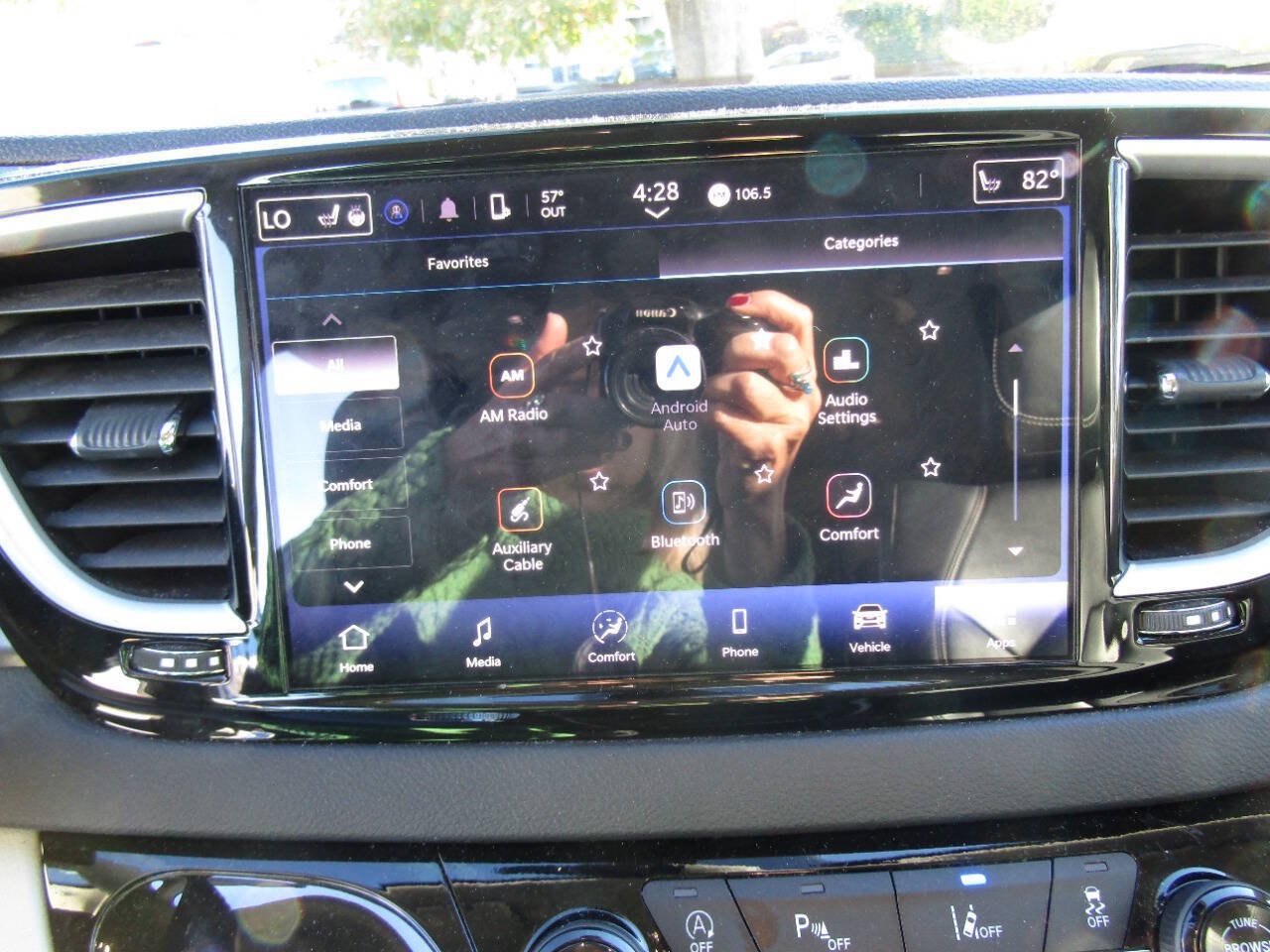 Used 2024 Chrysler Pacifica Touring-L FWD image 15