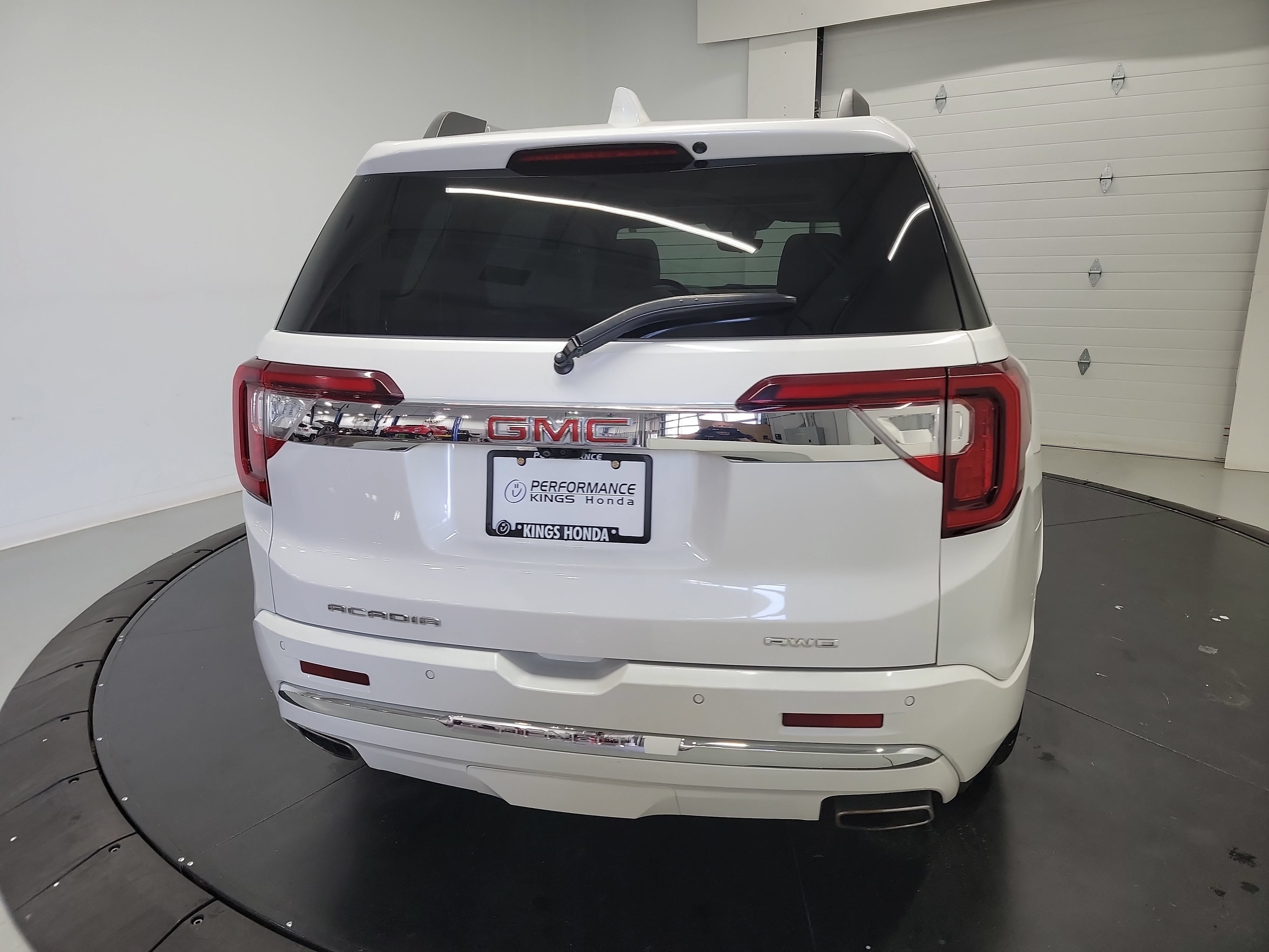 Used 2022 GMC Acadia Denali w/ Denali Ultimate Package AWD/4WD image 8