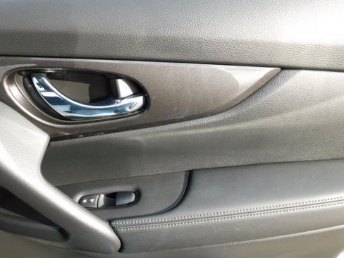 Certified 2019 Nissan Rogue SV image 19