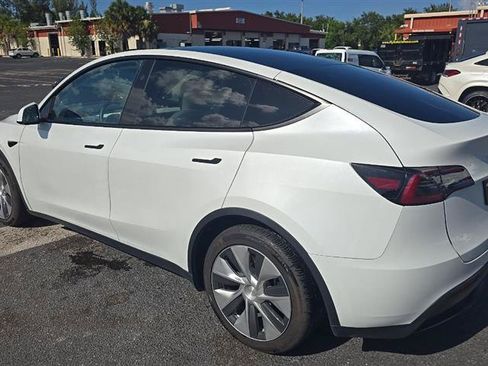 Used 2023 Tesla Model Y AWD image 2