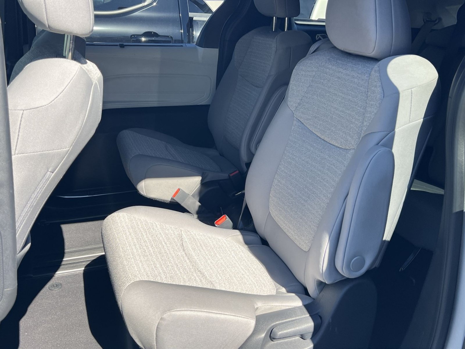 Used 2025 Toyota Sienna LE FWD image 20
