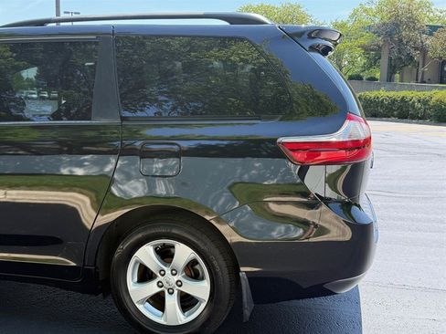 Used 2015 Toyota Sienna LE FWD image 34