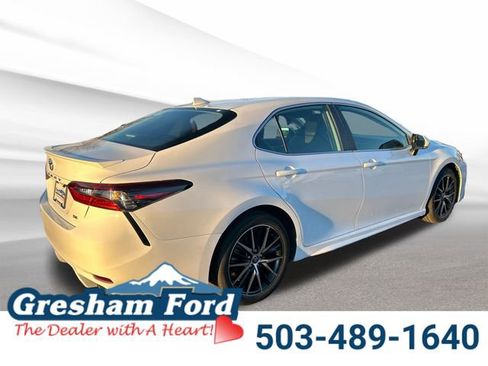 Used 2024 Toyota Camry SE image 6