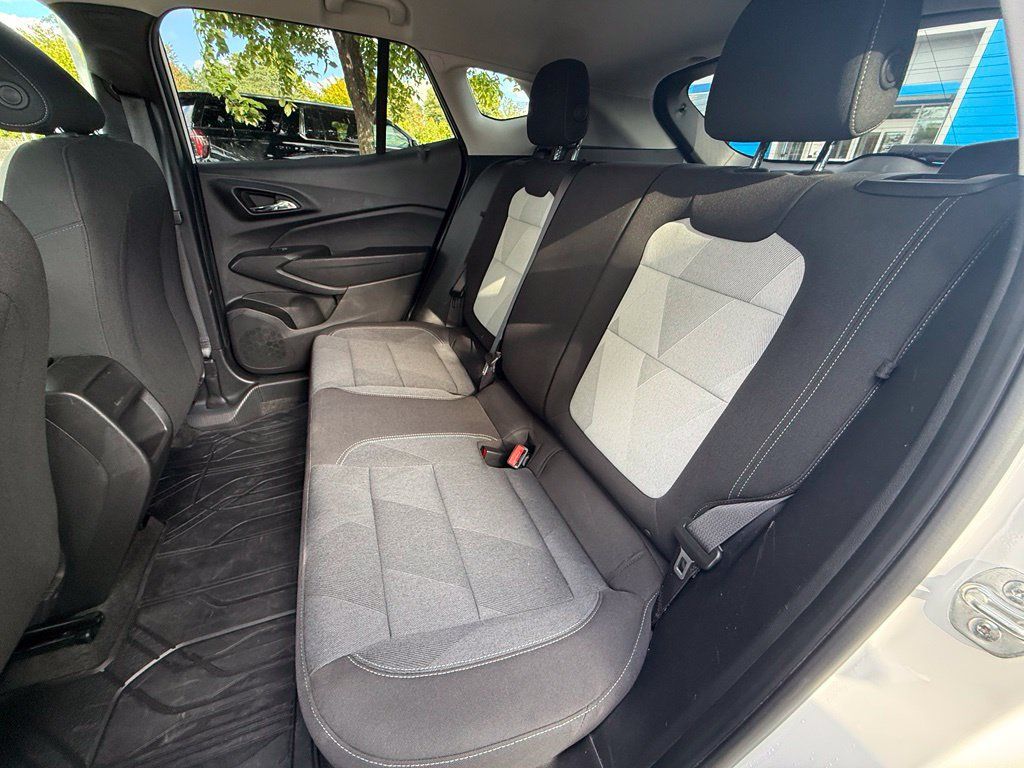 Used 2025 Chevrolet Trax LS FWD image 22