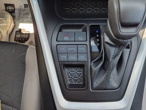 Used 2023 Toyota RAV4 XLE AWD/4WD image 27