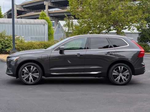 Used 2023 Volvo XC60 T8 Plus AWD/4WD image 4