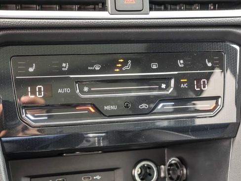 Used 2025 Volkswagen Taos SEL image 24