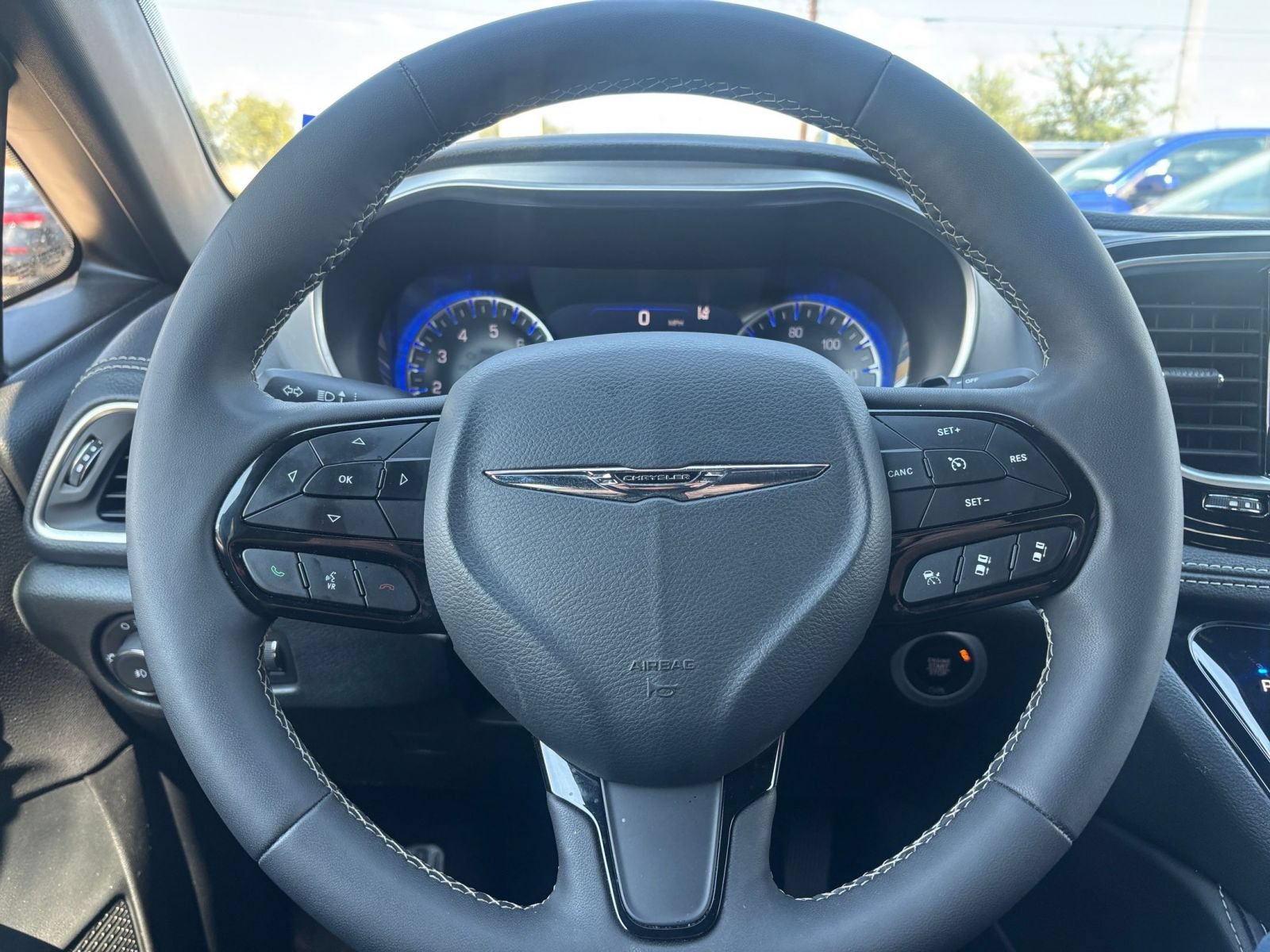 Used 2025 Chrysler Pacifica Limited FWD image 30