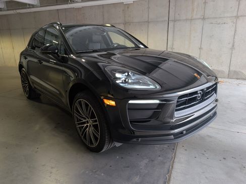 Used 2025 Porsche Macan image 11