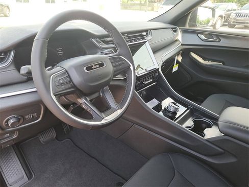 New 2025 Jeep Grand Cherokee L Laredo w/ Luxury Tech Group I image 18