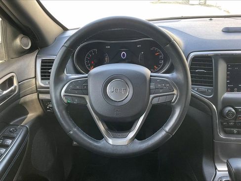 Used 2019 Jeep Grand Cherokee Laredo image 10