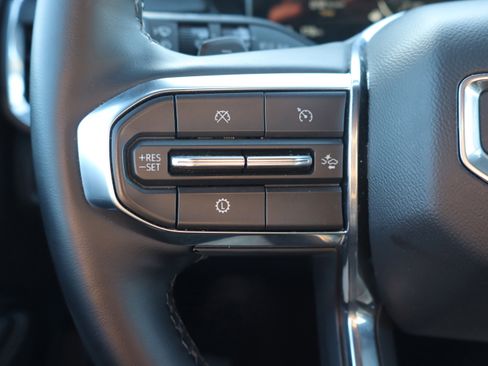 Used 2025 GMC Acadia Elevation image 16