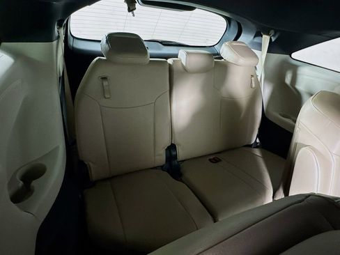 Used 2024 Toyota Sienna XLE image 28