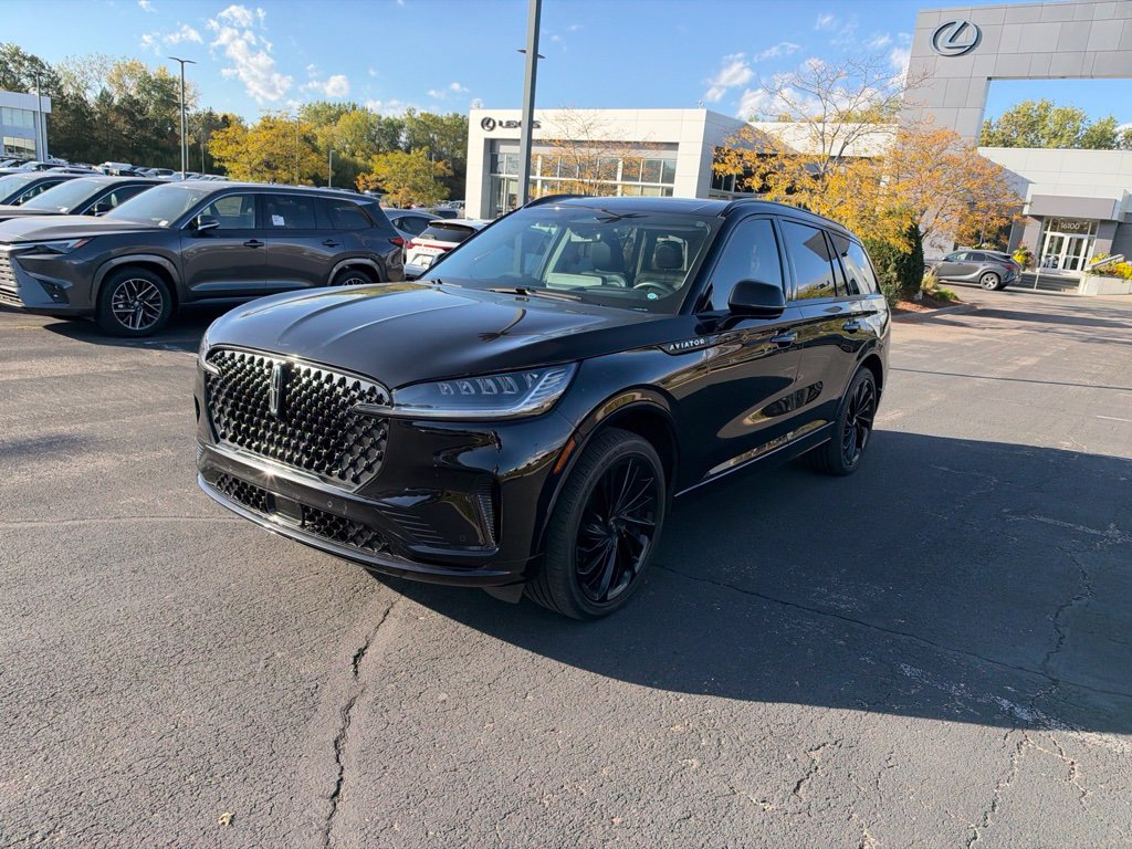 Used 2025 Lincoln Aviator Reserve w/ Jet Appearance Package AWD/4WD image 8