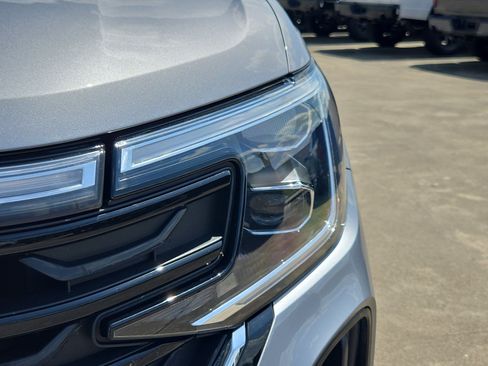 Used 2024 Volkswagen Atlas Cross Sport SE FWD image 12