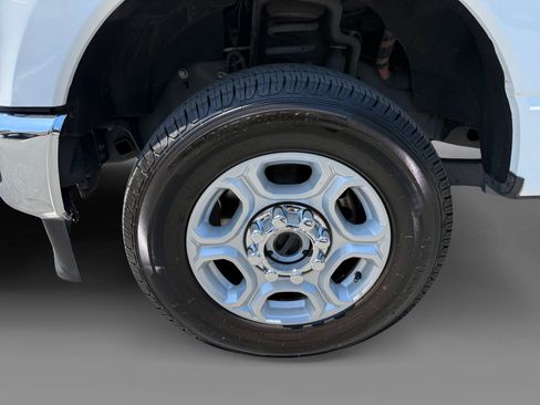 Certified 2025 Ford F250 XLT AWD/4WD image 9
