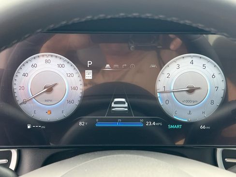 Certified 2025 Hyundai Elantra Limited FWD image 26