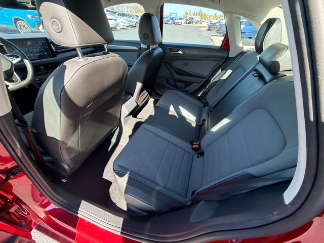 Used 2025 Volkswagen Jetta SE FWD image 23
