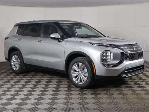 New 2026 Mitsubishi Outlander ES AWD/4WD image 2