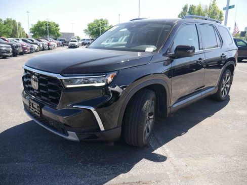 Used 2025 Honda Pilot Touring image 4
