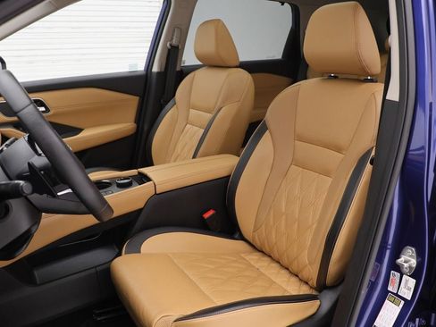 Used 2023 Nissan Rogue Platinum w/ Platinum Premium Package image 17