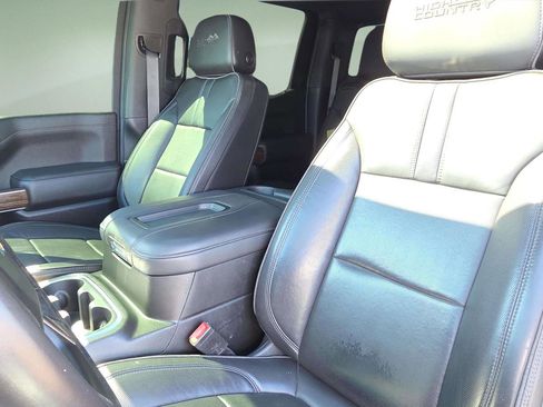 Used 2022 Chevrolet Silverado 1500 High Country w/ Technology Package AWD/4WD image 28