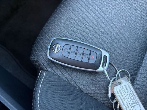 Used 2025 Nissan Rogue SV image 21