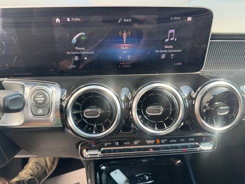 Used 2020 Mercedes-Benz GLB 250 4MATIC image 18
