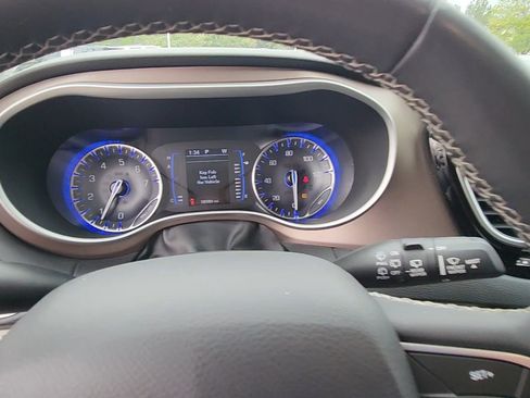 Used 2022 Chrysler Voyager LX FWD image 37