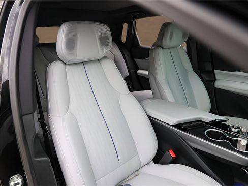 Used 2025 Cadillac Lyriq Luxury image 30